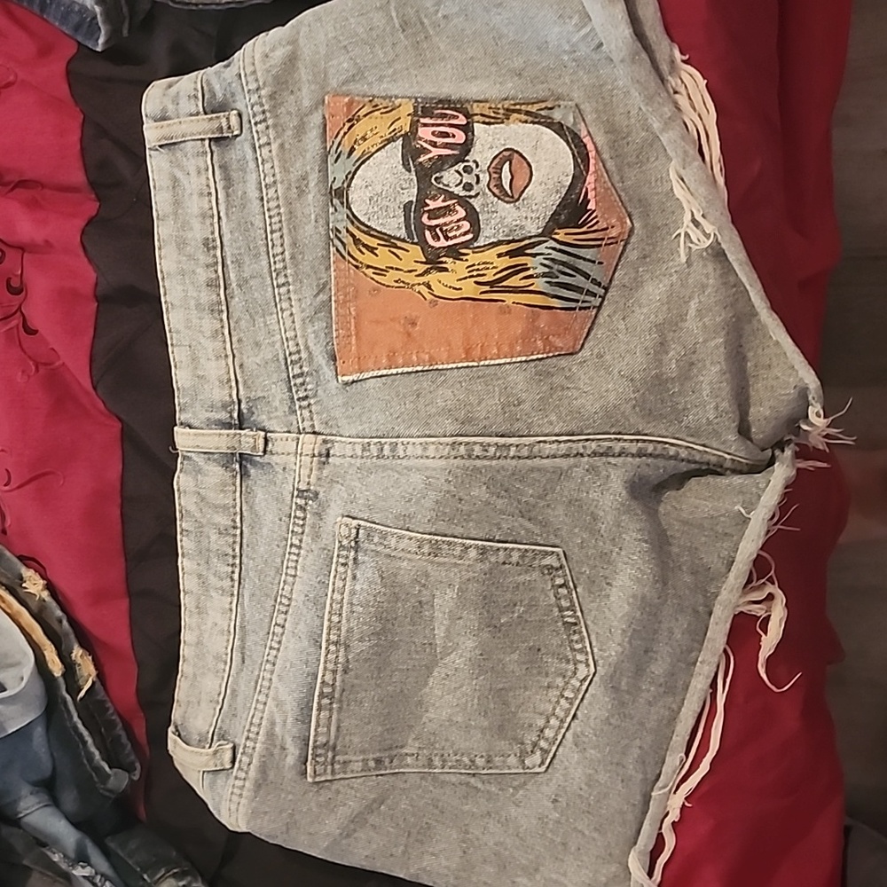 Shorts - Picture 3 of 3